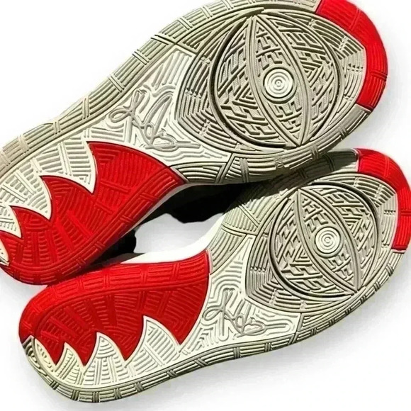 Nike Kyrie 6 "Bred" Basketball Shoes Multicolor Unisex Size 6Y - Picture 8 of 8